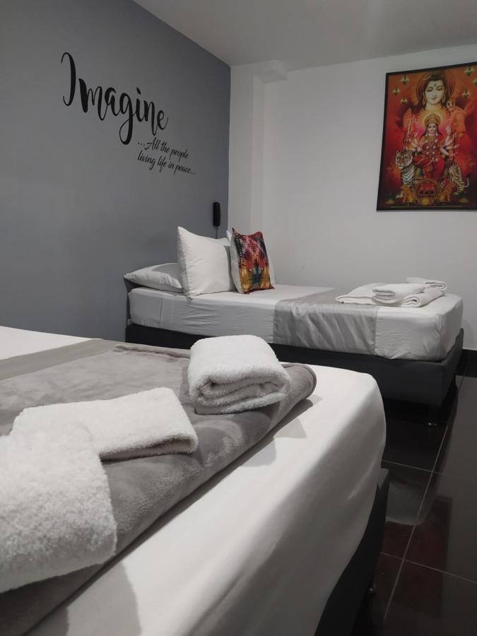 Hotel Aura Medellin Bagian luar foto